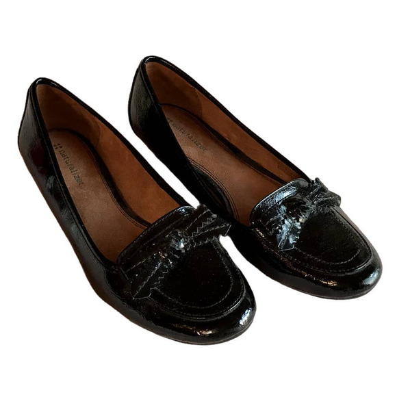 Copied - Naturalizer Patent Leather Flats with Bows - Picture 2 of 8